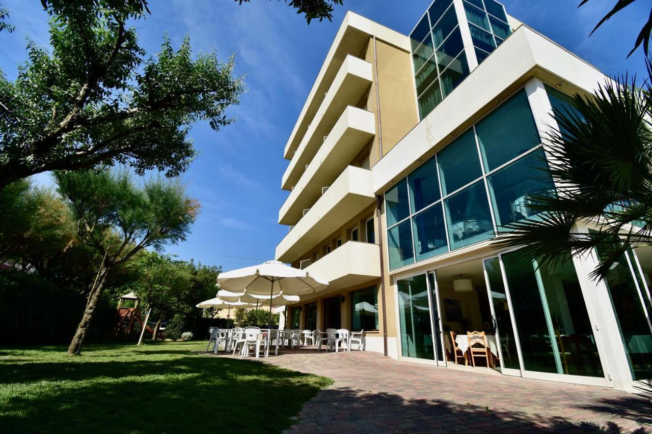 Hotel Astor B&B Lido di Classe Extérieur photo