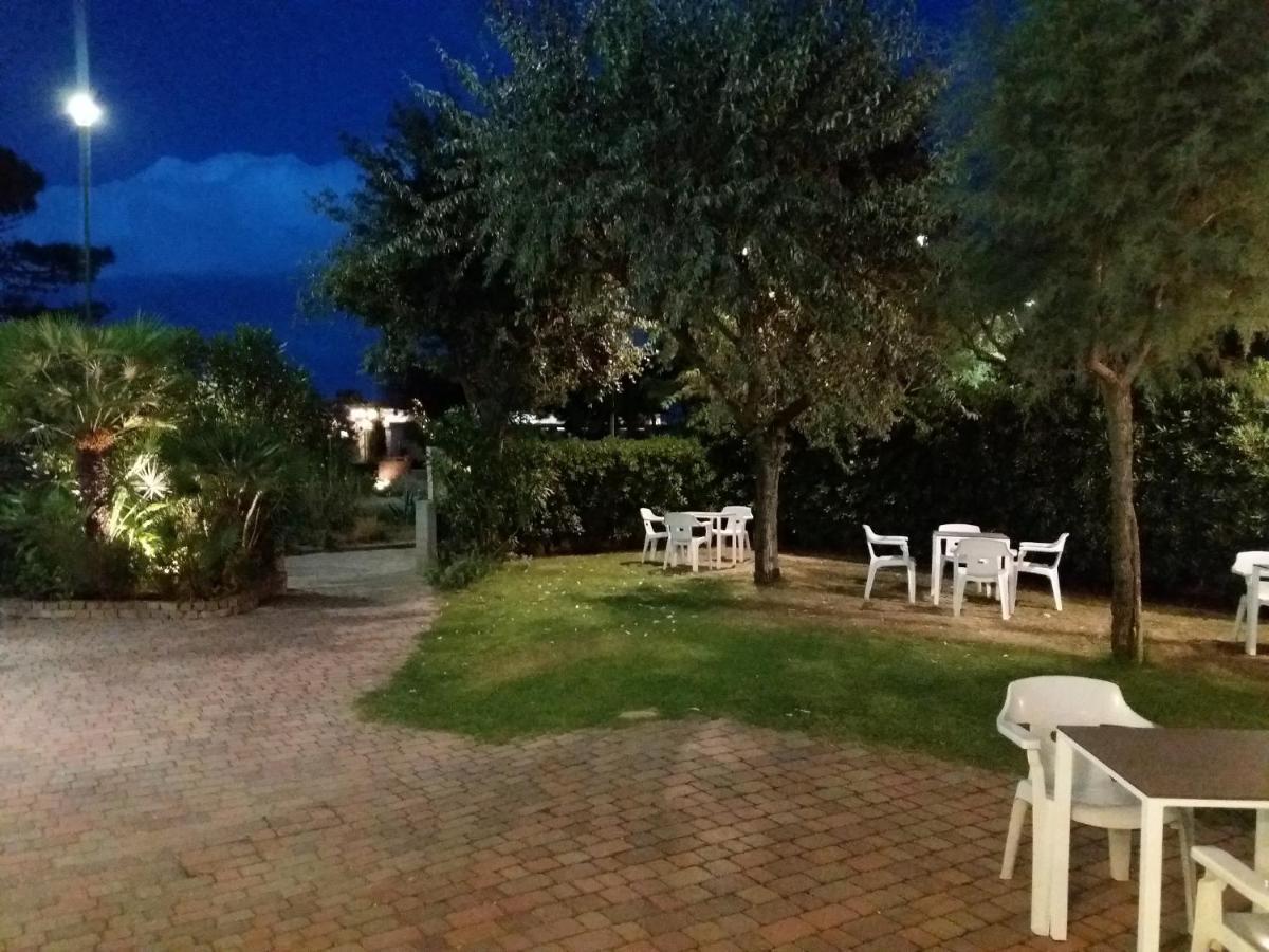 Hotel Astor B&B Lido di Classe Extérieur photo