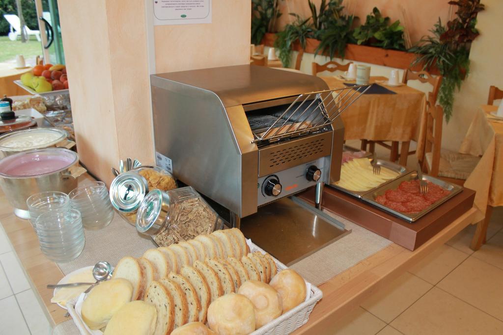 Hotel Astor B&B Lido di Classe Extérieur photo