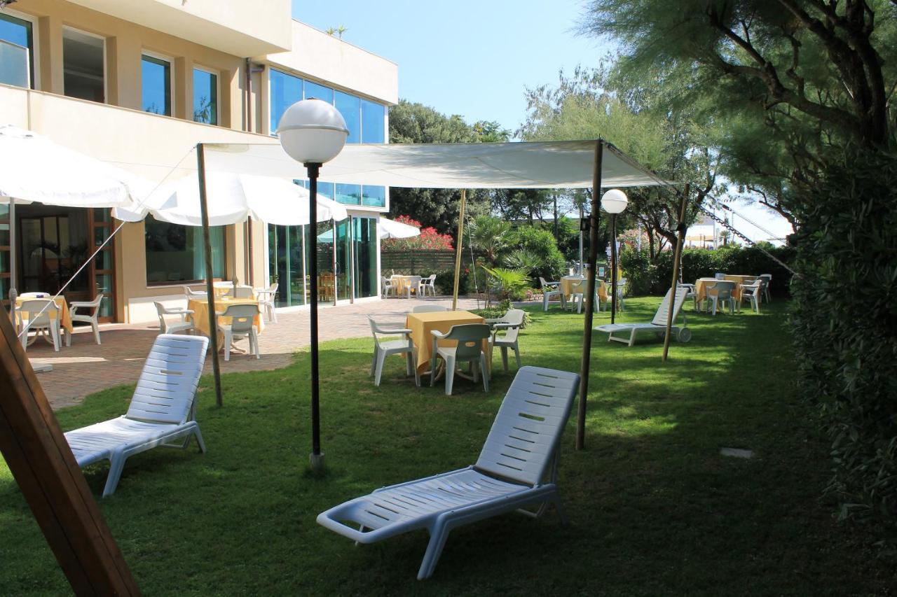 Hotel Astor B&B Lido di Classe Extérieur photo