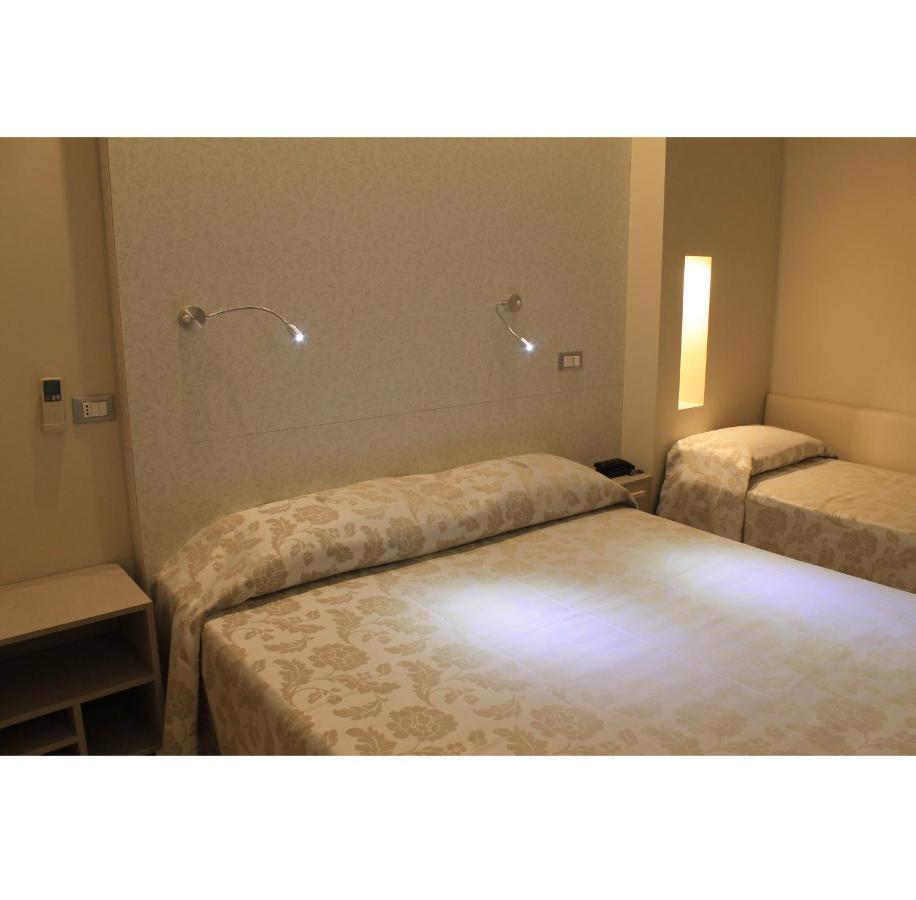 Hotel Astor B&B Lido di Classe Extérieur photo