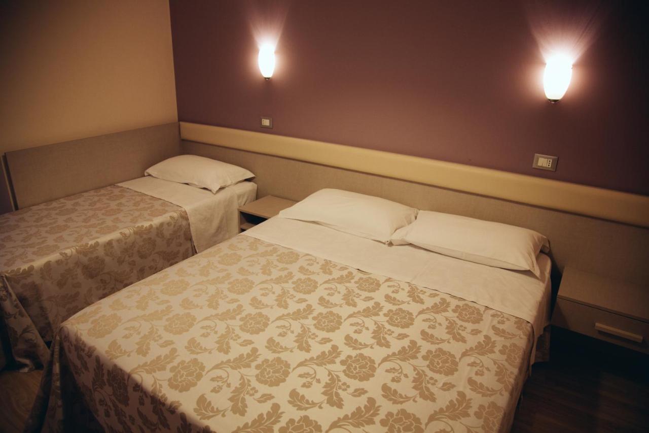 Hotel Astor B&B Lido di Classe Extérieur photo