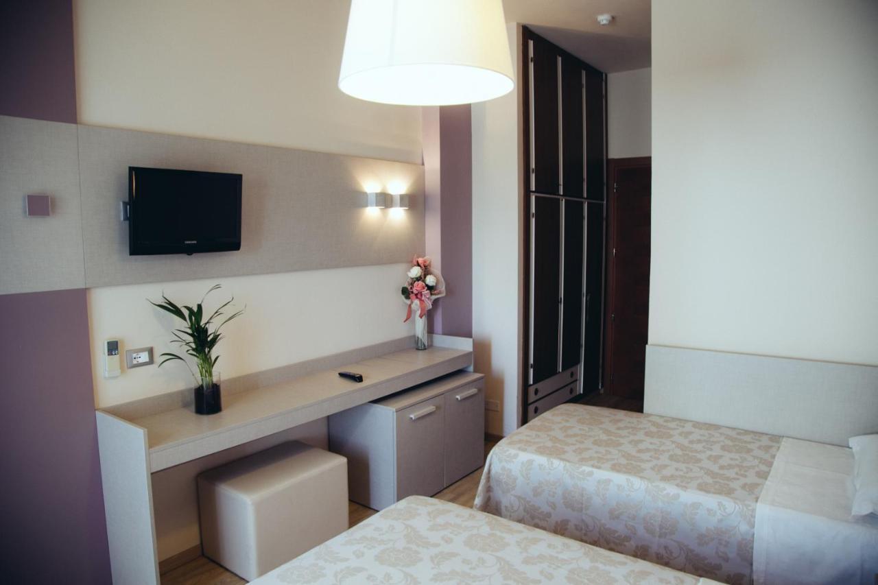 Hotel Astor B&B Lido di Classe Extérieur photo