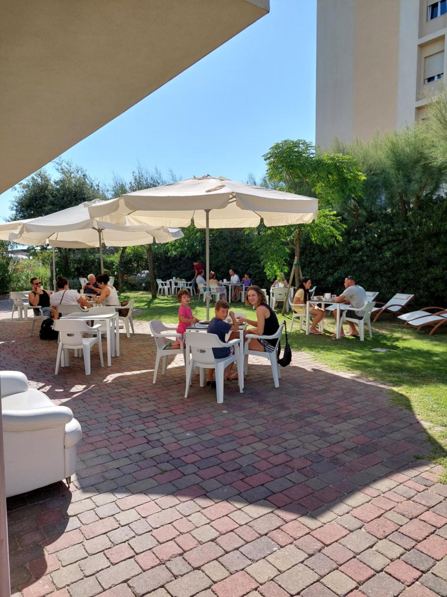 Hotel Astor B&B Lido di Classe Extérieur photo