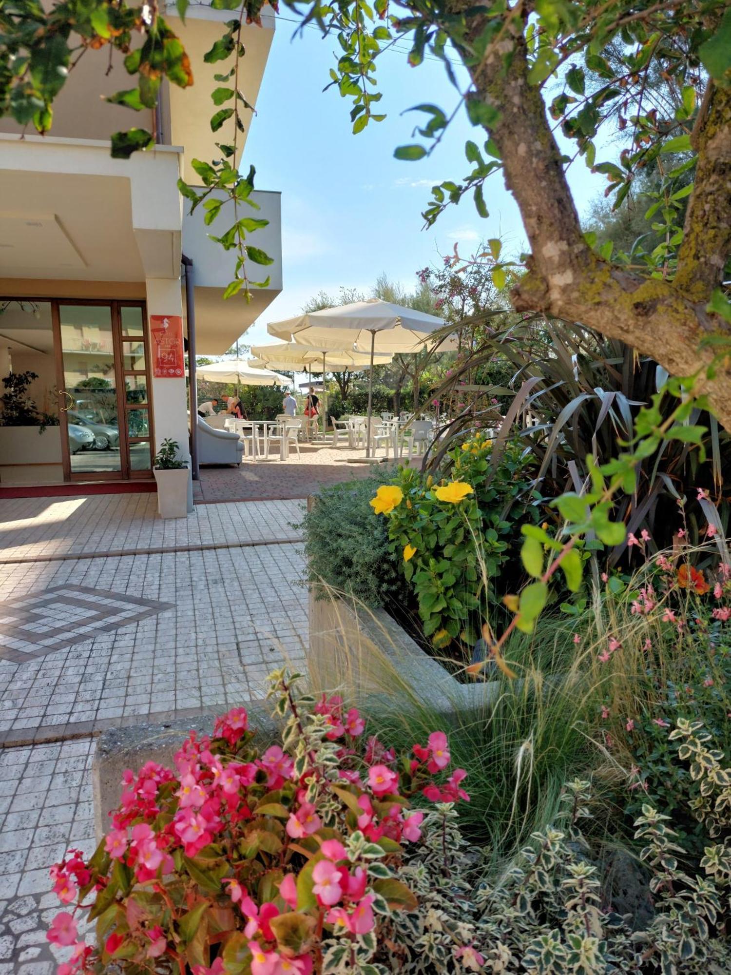 Hotel Astor B&B Lido di Classe Extérieur photo