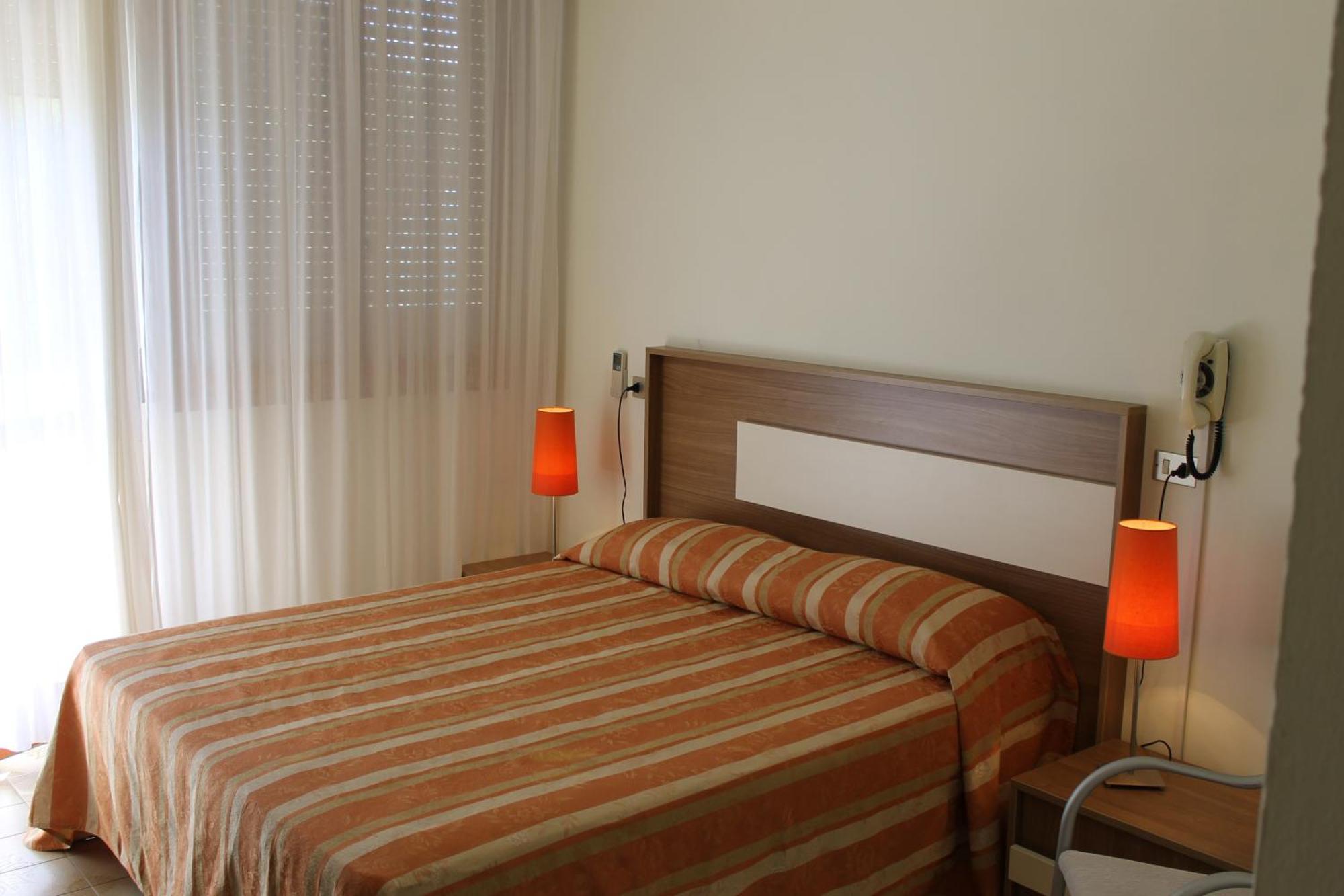 Hotel Astor B&B Lido di Classe Extérieur photo