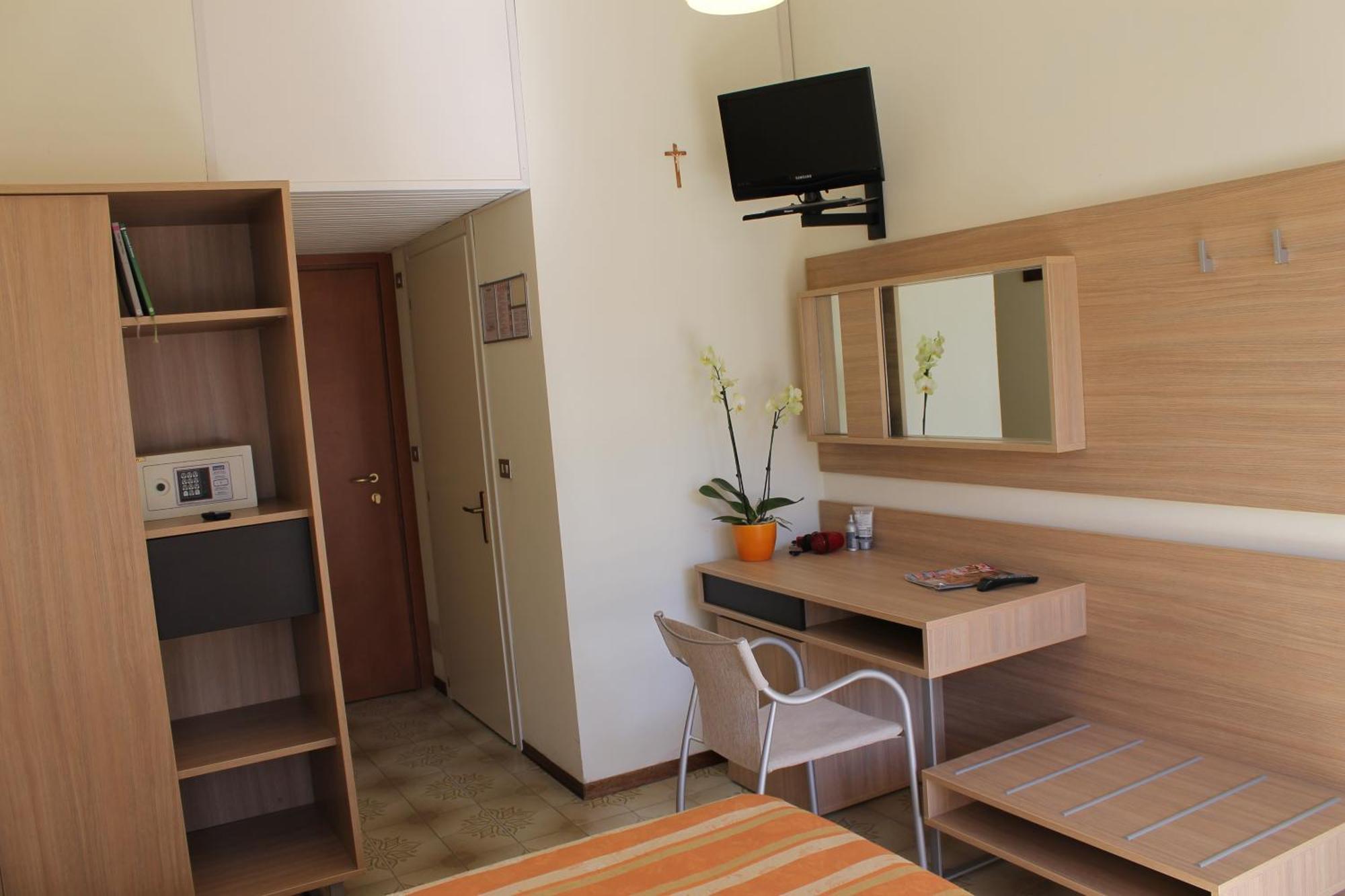 Hotel Astor B&B Lido di Classe Extérieur photo