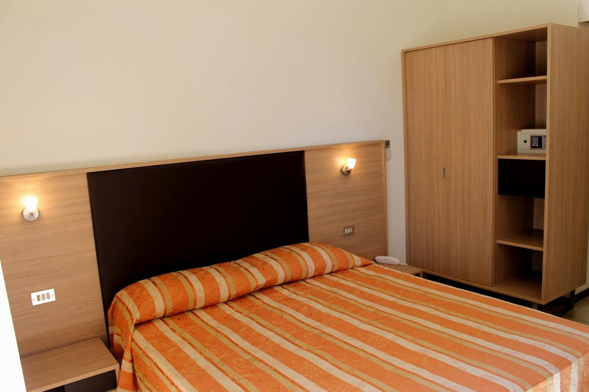 Hotel Astor B&B Lido di Classe Extérieur photo