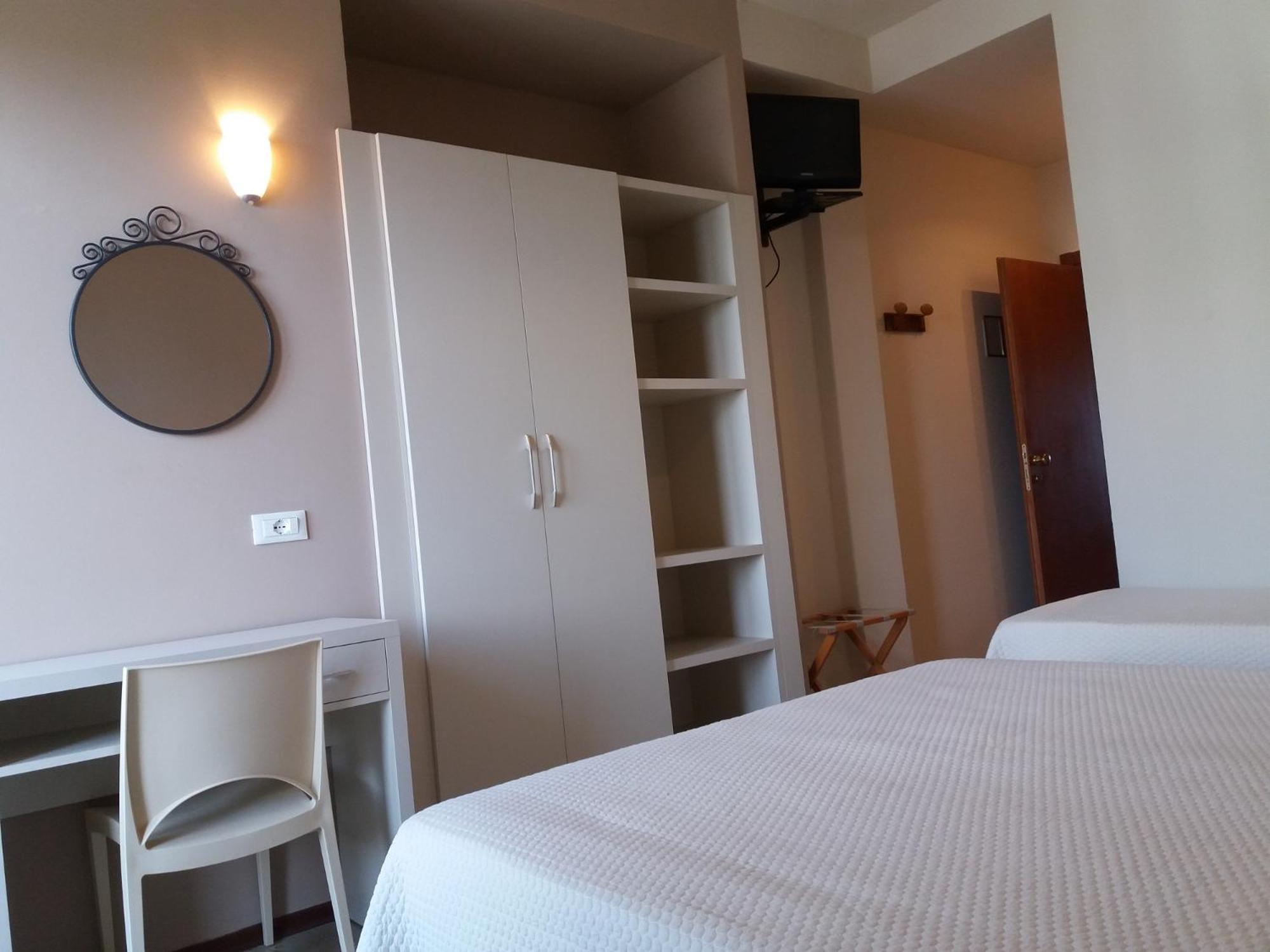 Hotel Astor B&B Lido di Classe Extérieur photo