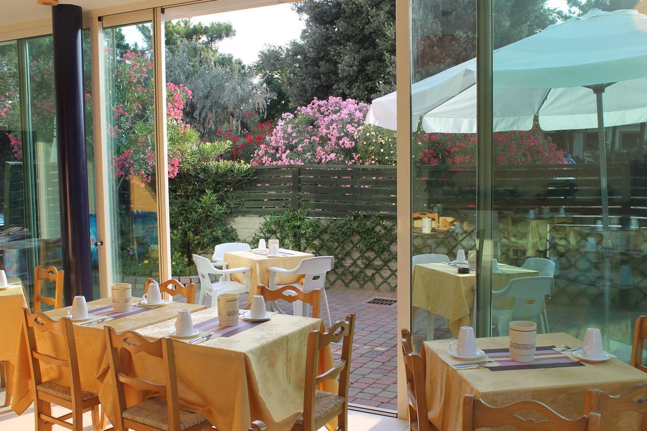Hotel Astor B&B Lido di Classe Extérieur photo