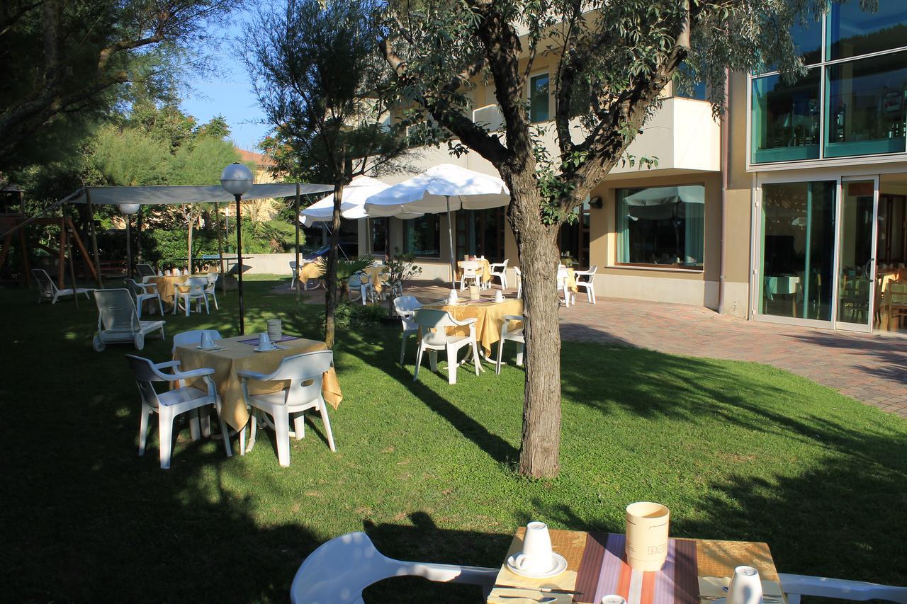 Hotel Astor B&B Lido di Classe Extérieur photo