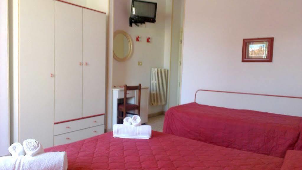 Hotel Astor B&B Lido di Classe Extérieur photo