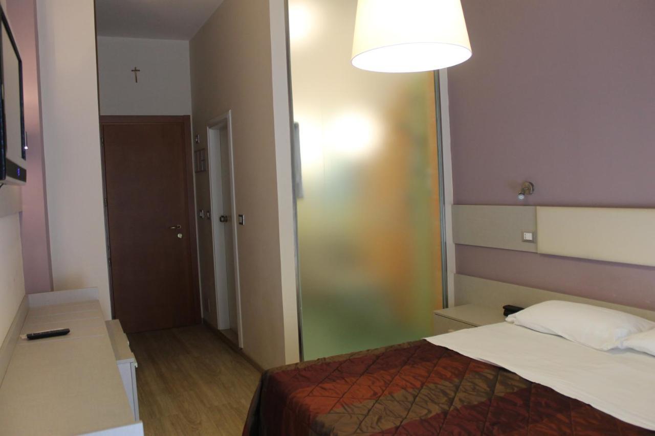 Hotel Astor B&B Lido di Classe Extérieur photo