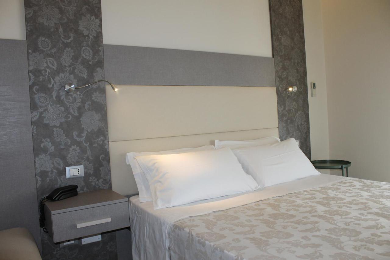 Hotel Astor B&B Lido di Classe Extérieur photo