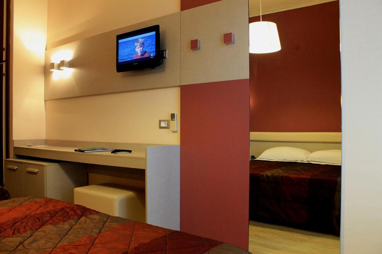 Hotel Astor B&B Lido di Classe Extérieur photo